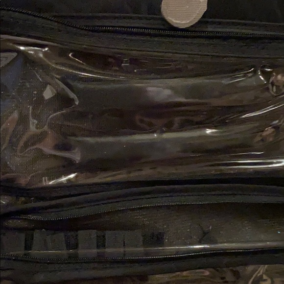 Make up carrying bag with plenty of storage ! - Picture 3 of 4